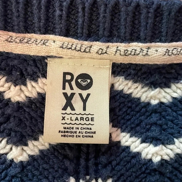 Roxy blue and white v-veck chevron sweater size large - Picture 5 of 8